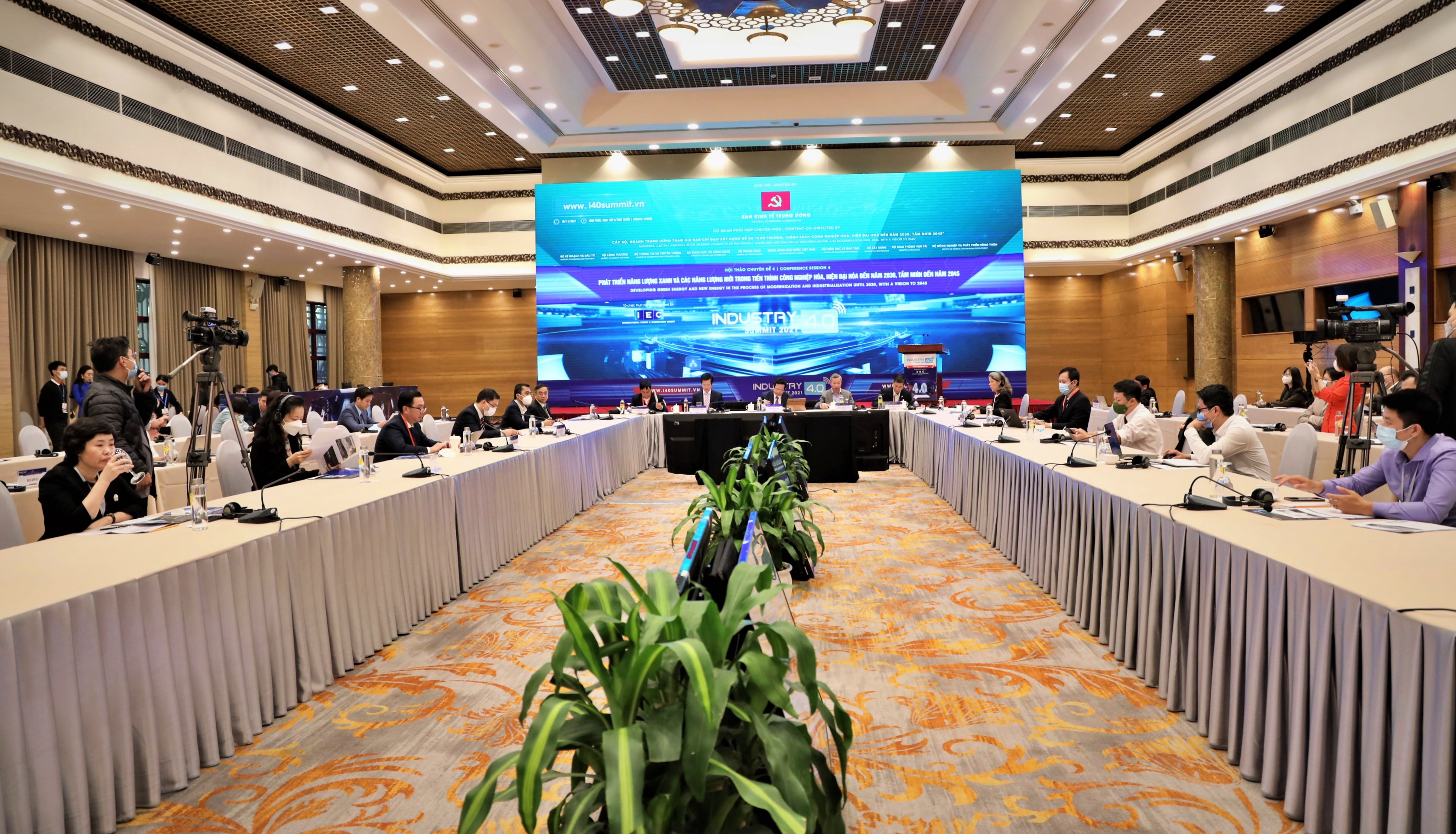 Phát triển năng lượng xanh và năng lượng mới trong tiến trình công nghiệp hóa, hiện đại hóa
