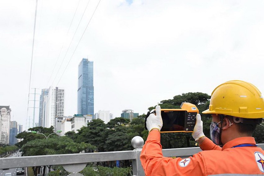 Lượng điện tiêu thụ tăng, EVNHANOI khuyến nghị người dân dùng tiết kiệm