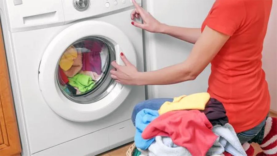 Máy giặt là vật dụng không thể thiếu với các gia đình, dù thế không phải ai cũng nắm được cách sử dụng đúng “chuẩn” để đỡ tốn điện nước.